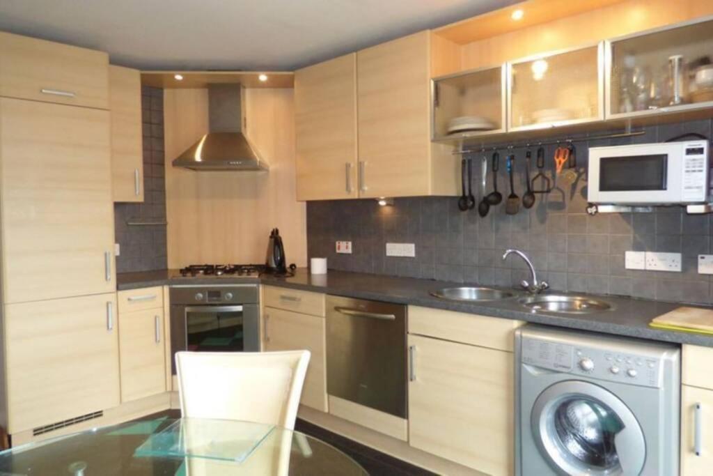 Comfortable, Self Contained 2 Double Beds Town Apartment Near Pittodrie Stadium 애버딘 외부 사진