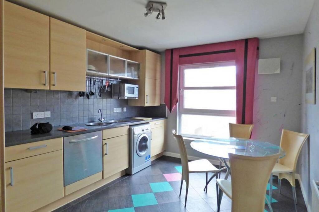 Comfortable, Self Contained 2 Double Beds Town Apartment Near Pittodrie Stadium 애버딘 외부 사진